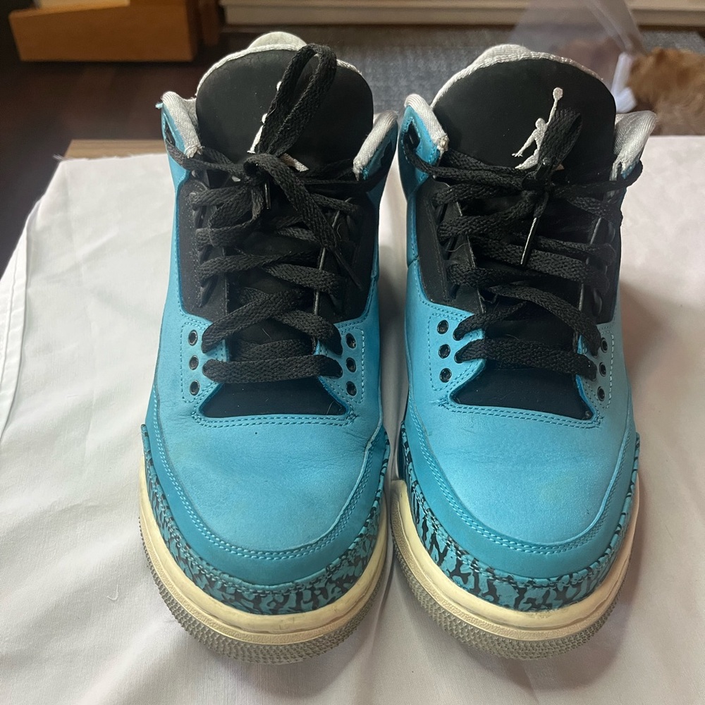 Jordan 3 “powder blue”. Size 8